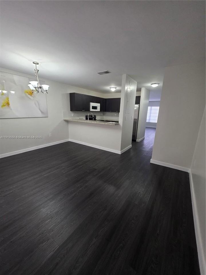 111 Sw 113th Ave #104-8 - Photo 5 of 11