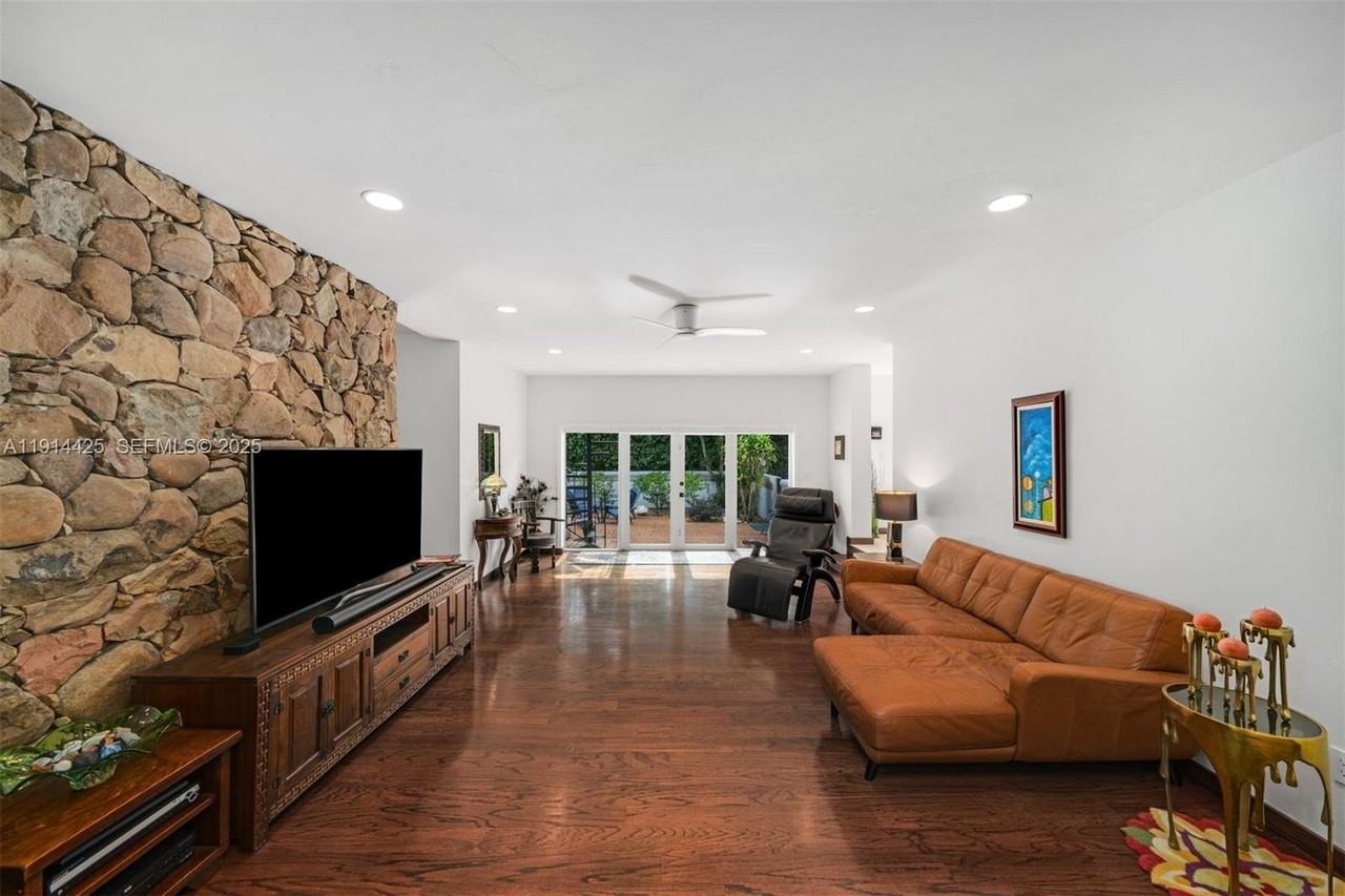 10645 Sw 89th Ct - Photo 6 of 34