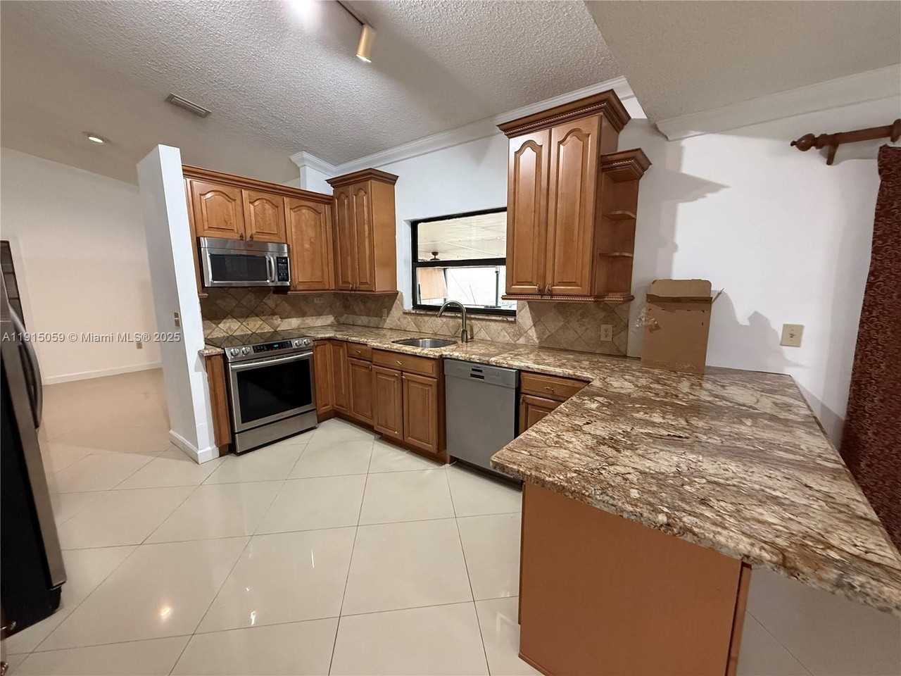 14381 Sw 19th Ter #0 - Photo 6 of 17