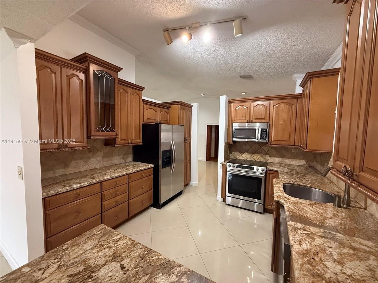 14381 Sw 19th Ter #0 - Photo 7 of 17