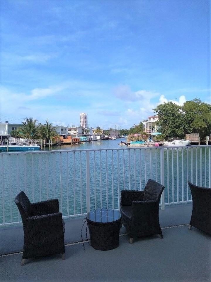 7133 Bay Dr #805 - Photo 3 of 9