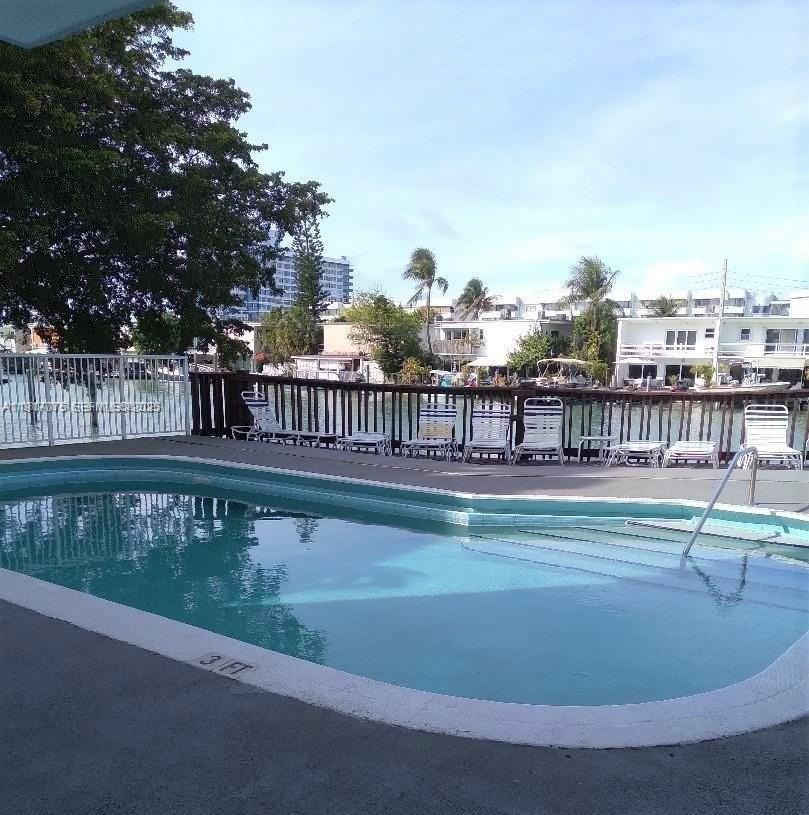 7133 Bay Dr #805 - Photo 7 of 9