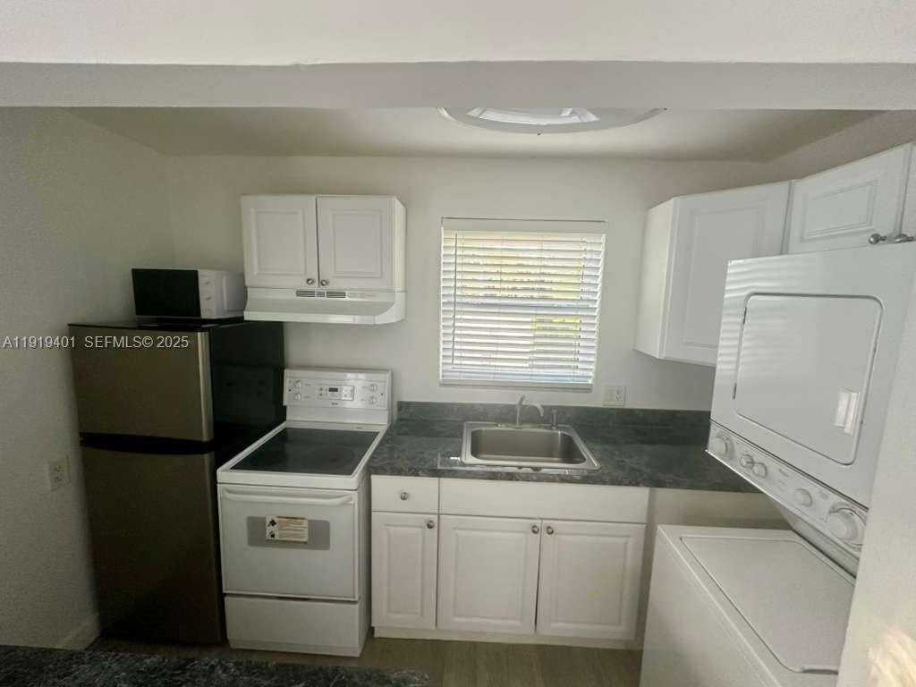 1150 Sw 22nd St #1 - Photo 3 of 13