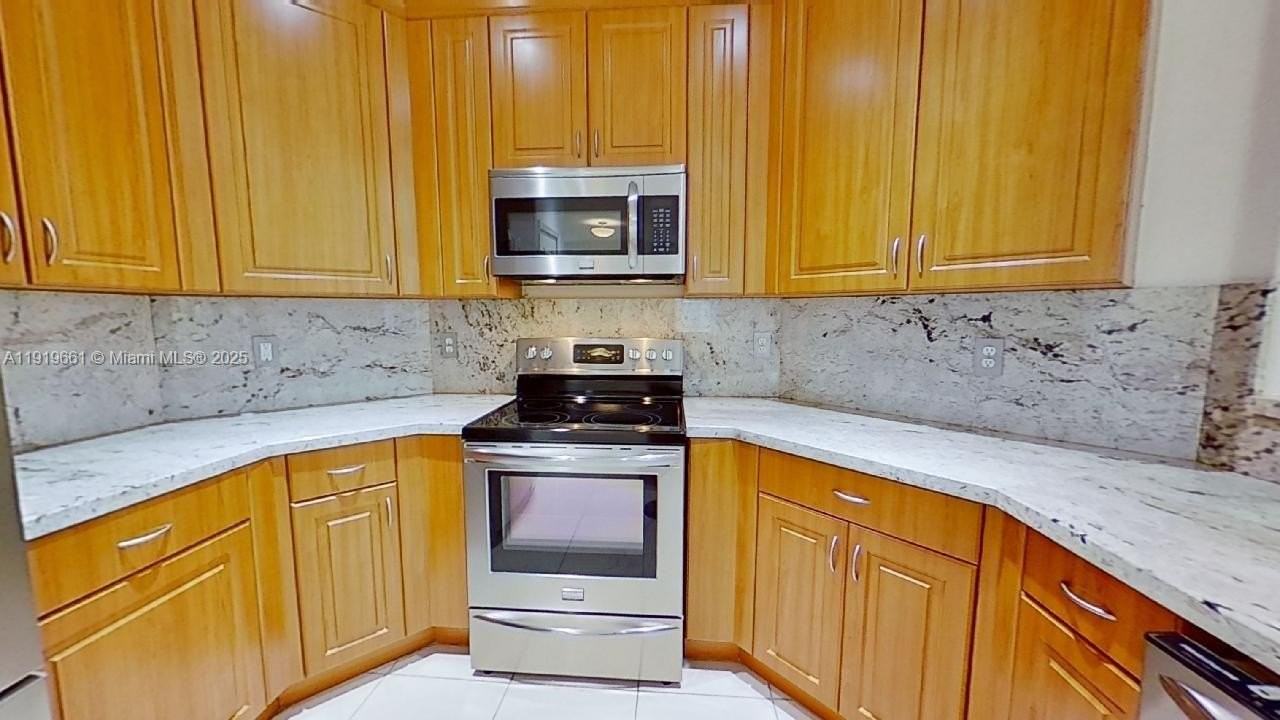 11229 Nw 78th Ln #0 - Photo 4 of 42