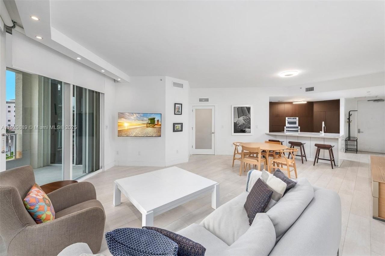 715 Crandon Blvd #305 - Photo 3 of 20