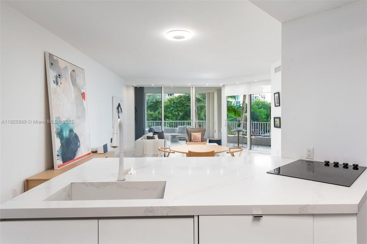 715 Crandon Blvd #305 - Photo 5 of 20