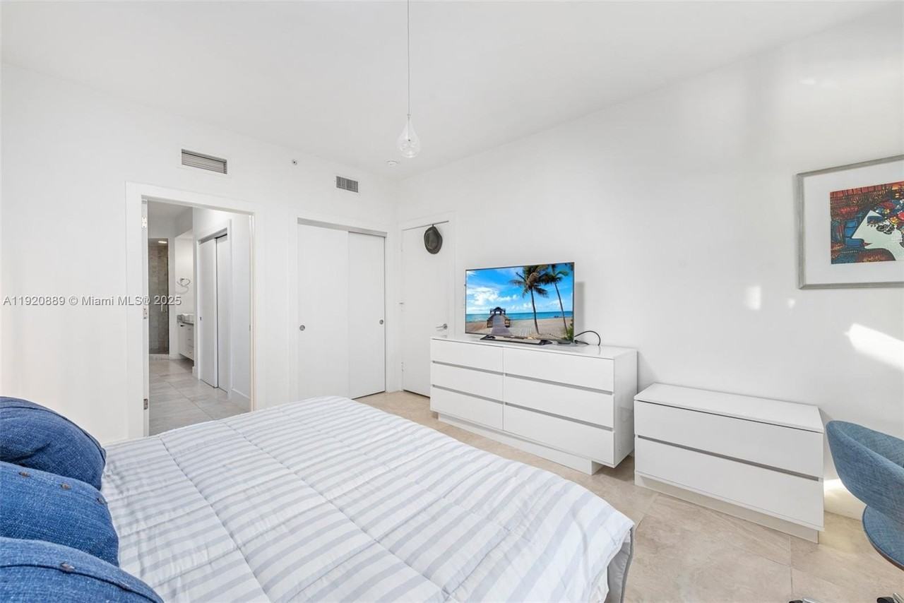 715 Crandon Blvd #305 - Photo 7 of 20