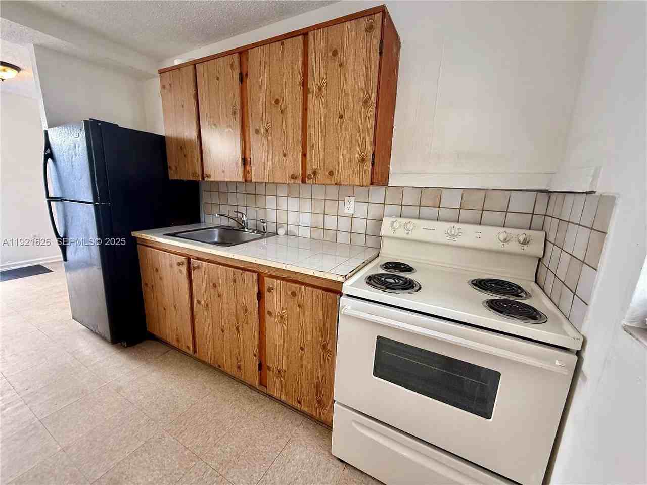 724 Sw 11th Ave #1 - Photo 4 of 7