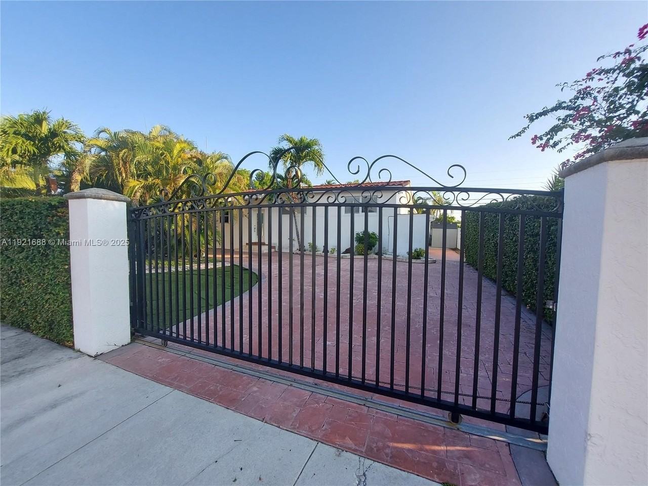 8105 Sw 17th Ter - Photo 2 of 22