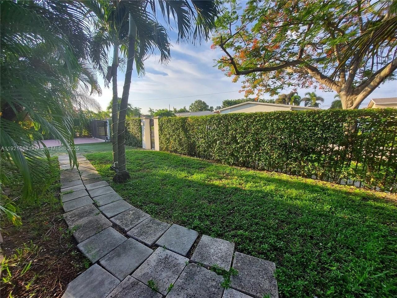 8105 Sw 17th Ter - Photo 6 of 22