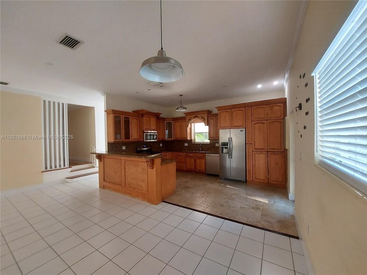 8105 Sw 17th Ter - Photo 7 of 22