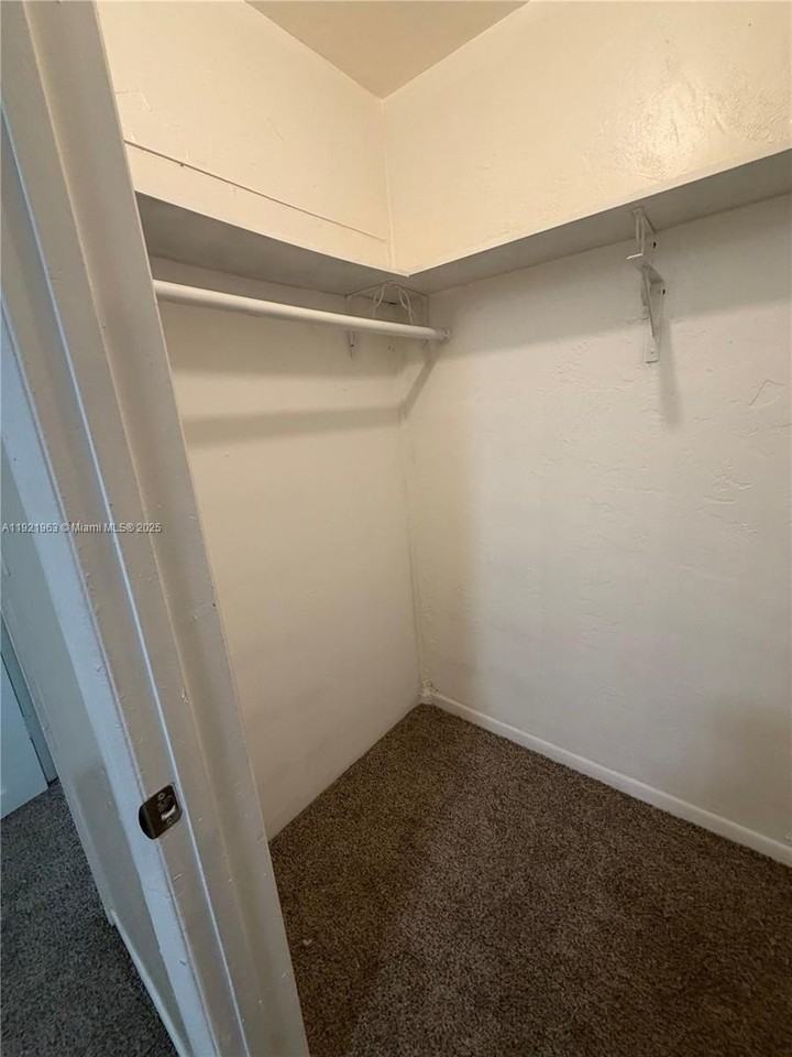 1320 Sw 11th Ave #A - Photo 6 of 9