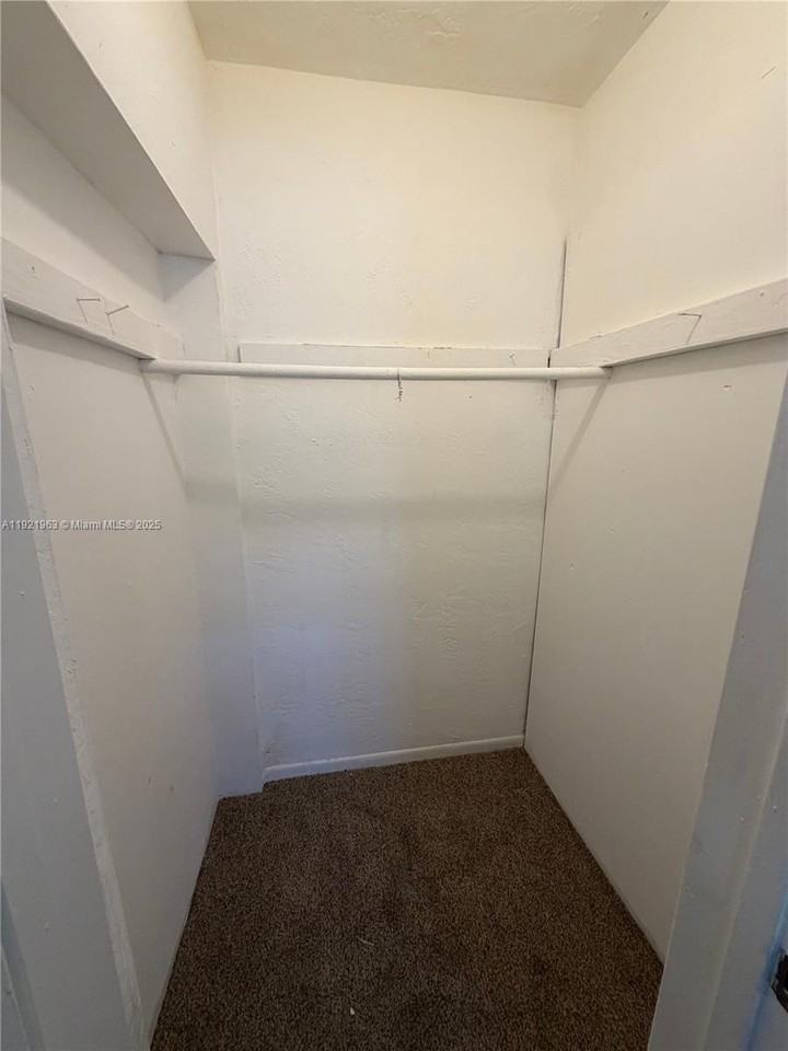 1320 Sw 11th Ave #A - Photo 7 of 9