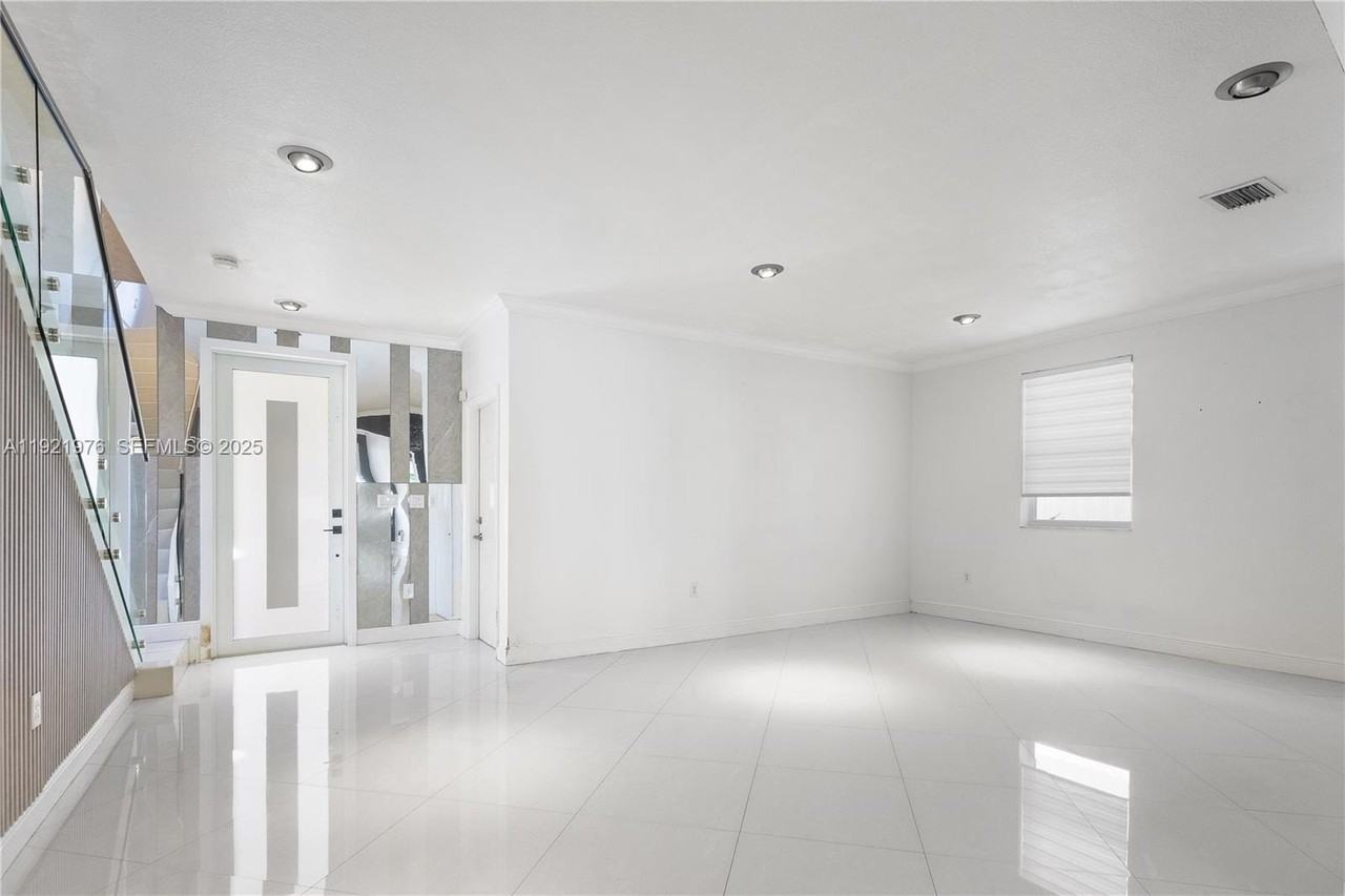 2424 Sw 152nd Path - Photo 5 of 31