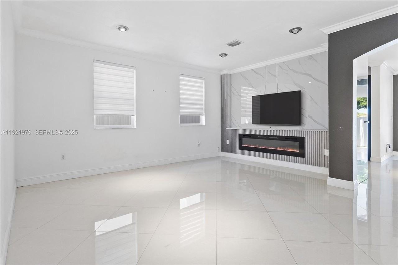 2424 Sw 152nd Path - Photo 6 of 31