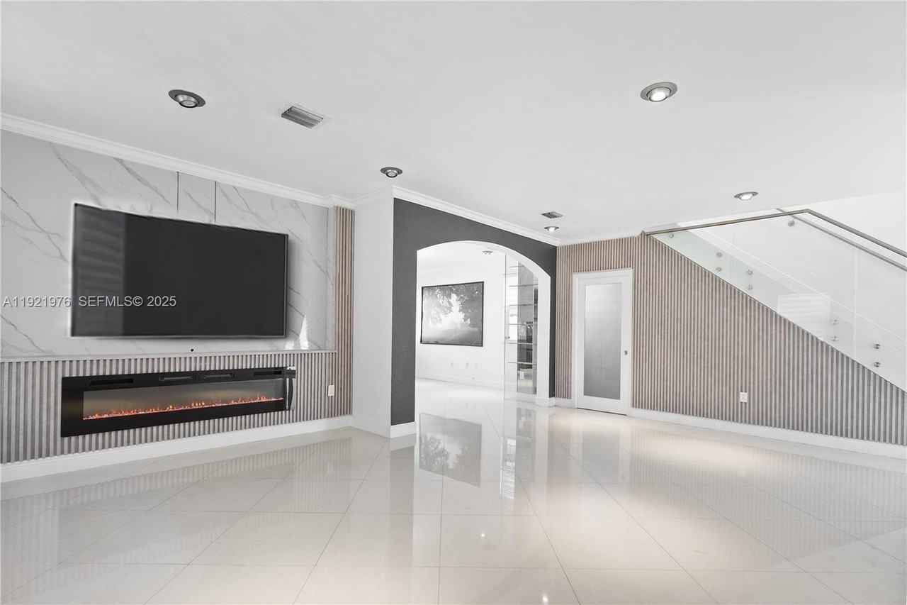 2424 Sw 152nd Path - Photo 7 of 31