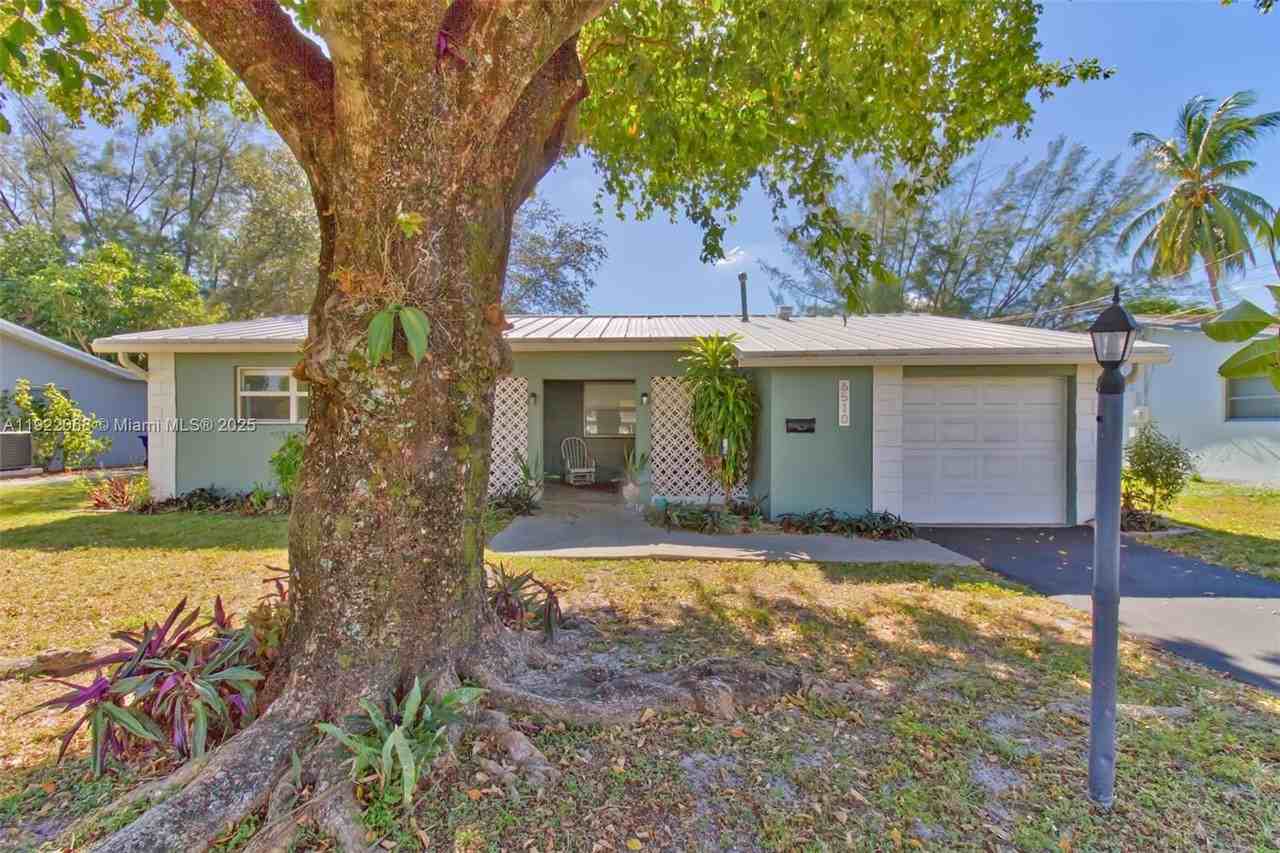 6510 Nw 21st St - Photo 4 of 39