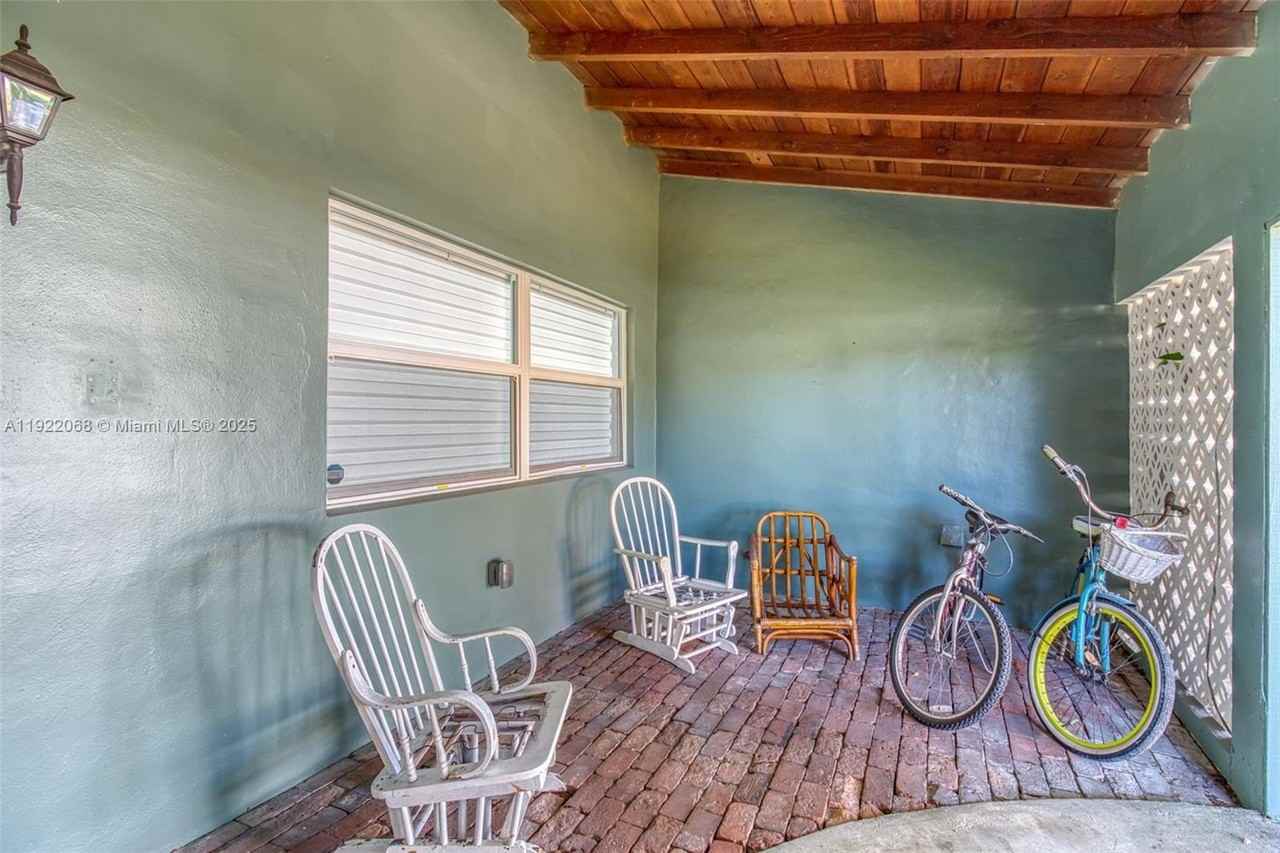 6510 Nw 21st St - Photo 5 of 39