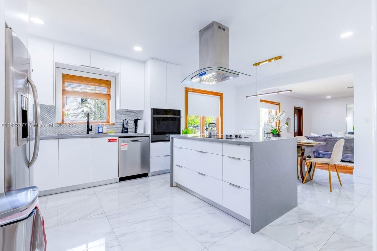 1230 Sw 22nd Ter - Photo 3 of 35