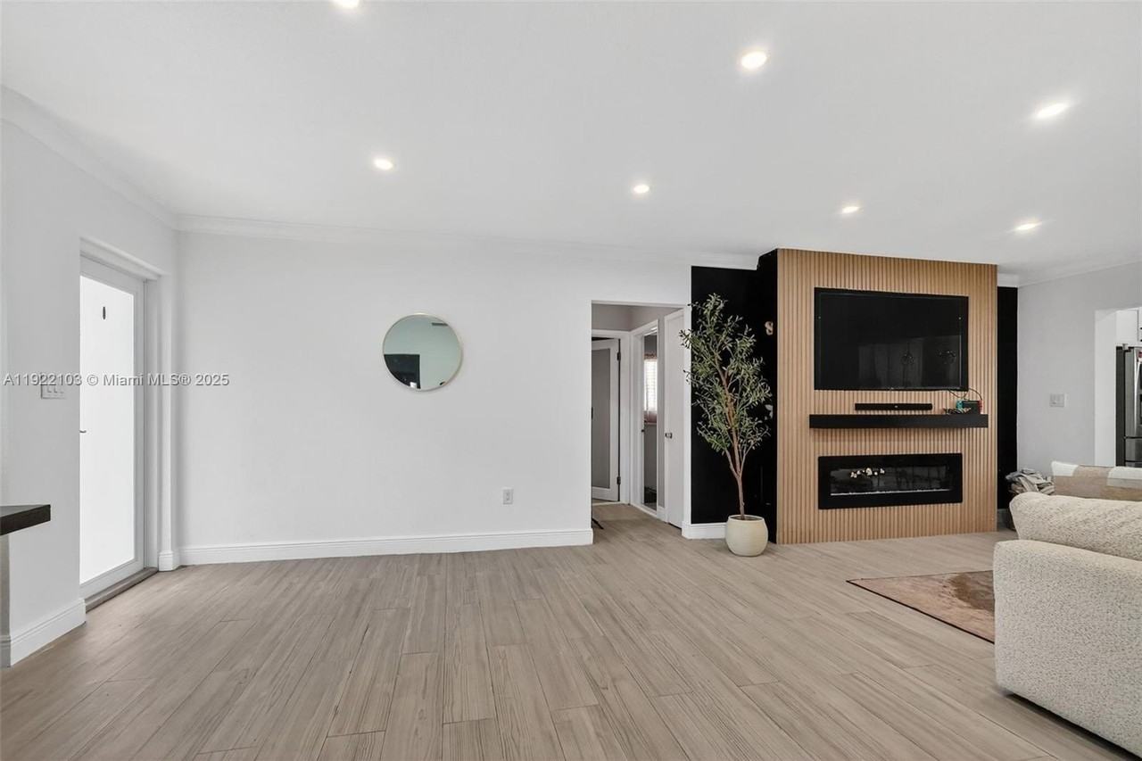 1510 Nw 176th Ter #1510 - Photo 5 of 19