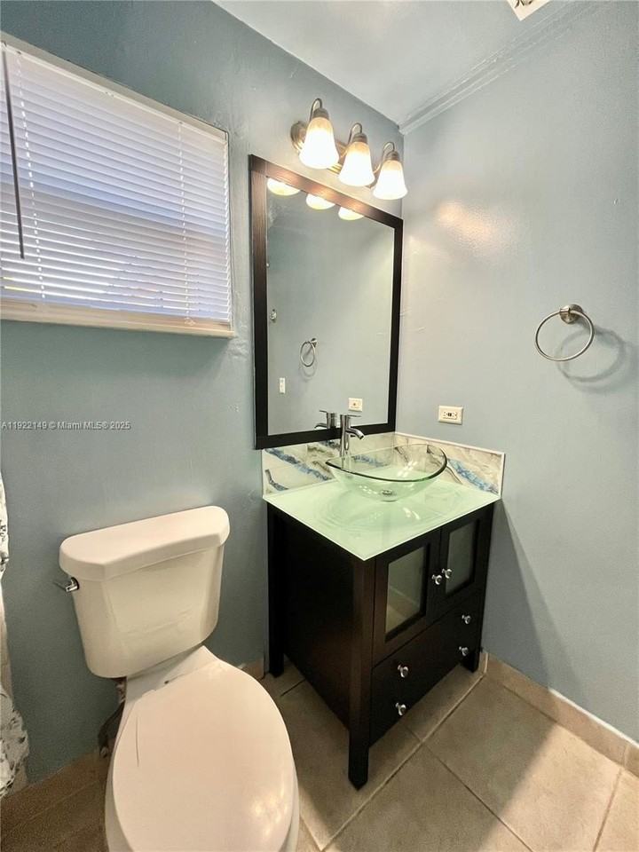 6815 Nw 14th St #6815 - Photo 6 of 12