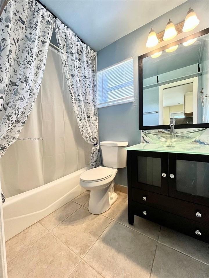 6815 Nw 14th St #6815 - Photo 7 of 12