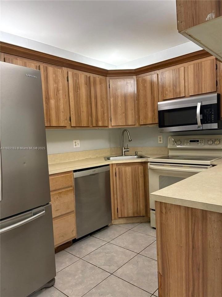 702 Sunny Pine Way #A1 - Photo 7 of 18