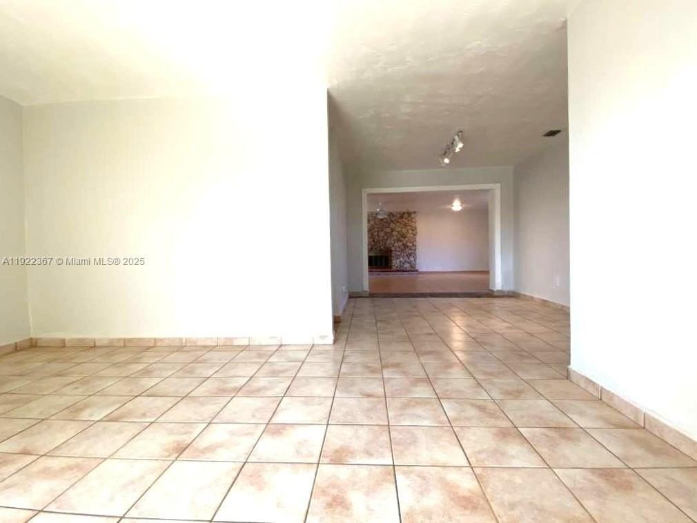 8825 Sw 19th St #8825 - Photo 5 of 21