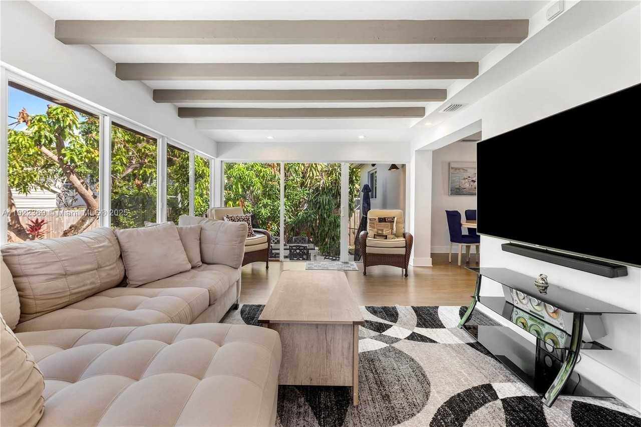 7915 Sw 23rd St - Photo 2 of 19