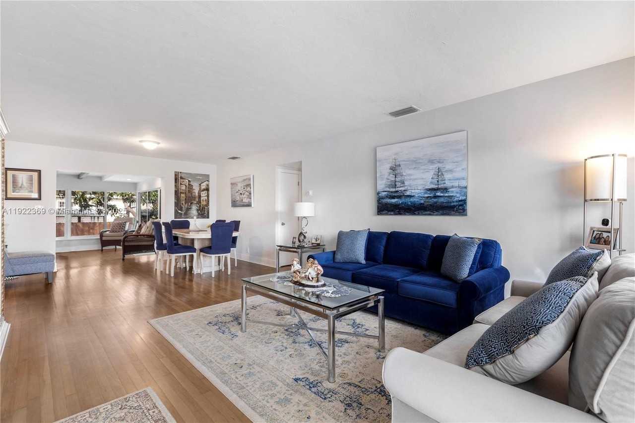 7915 Sw 23rd St - Photo 5 of 19