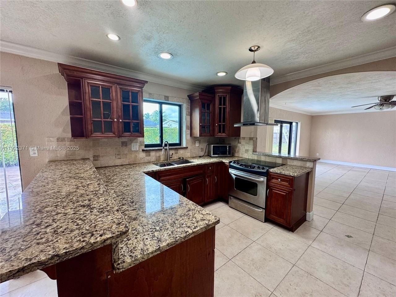 19720 Sw 118th Pl - Photo 2 of 21