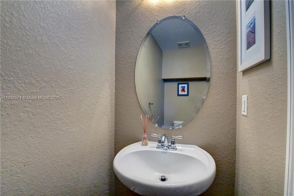 256 Sw 6th Ct - Photo 7 of 25