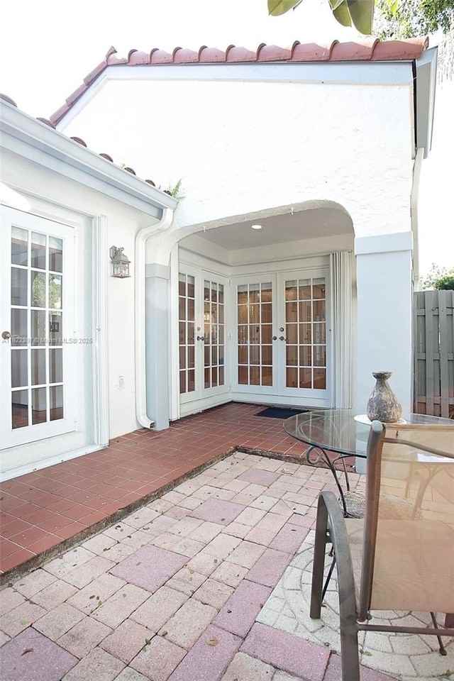 1361 Cottonwood Cir - Photo 3 of 16