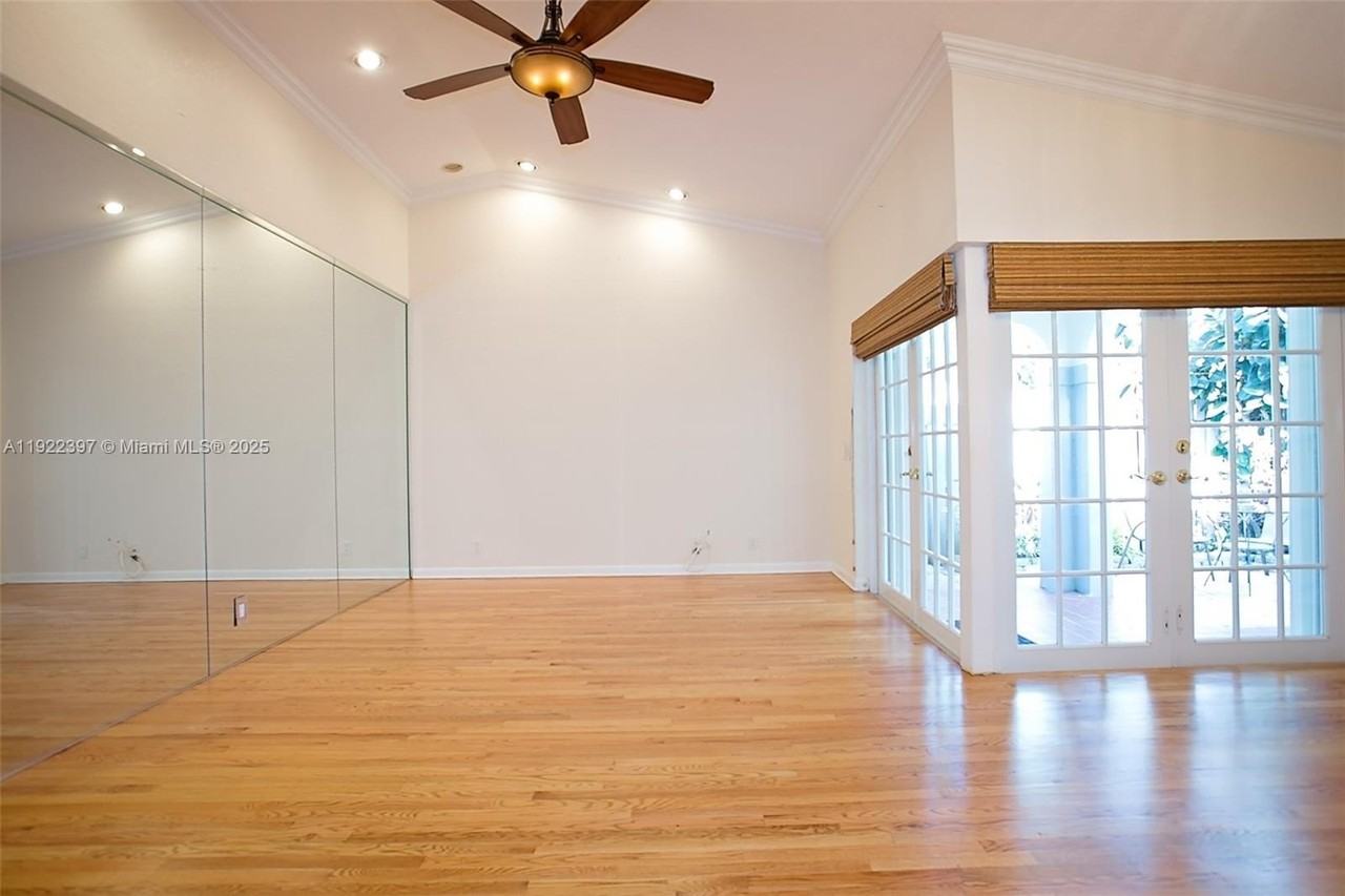 1361 Cottonwood Cir - Photo 6 of 16