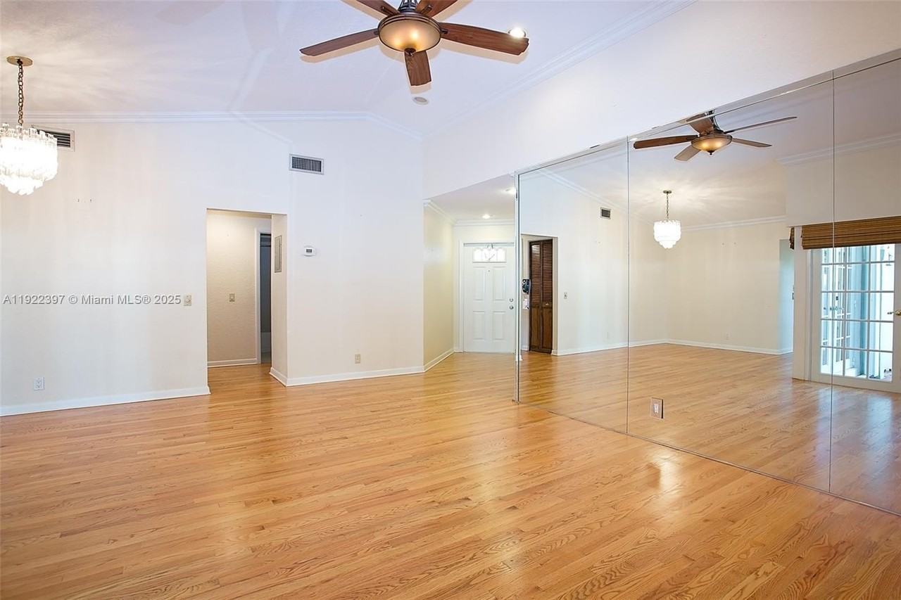 1361 Cottonwood Cir - Photo 7 of 16