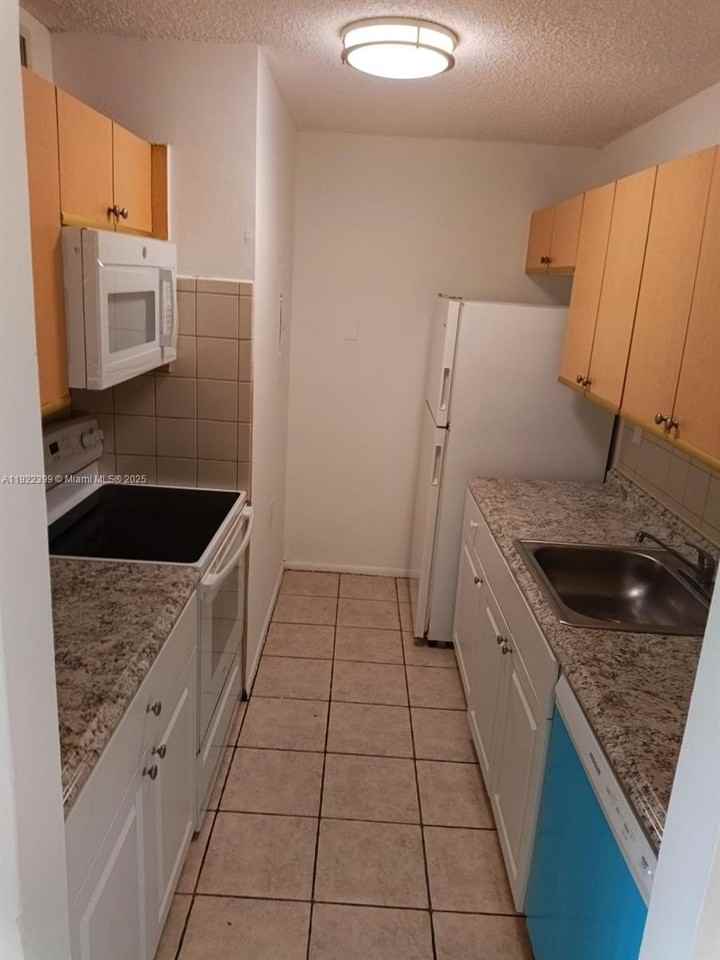 1200 Lake Victoria Dr #K - Photo 3 of 10