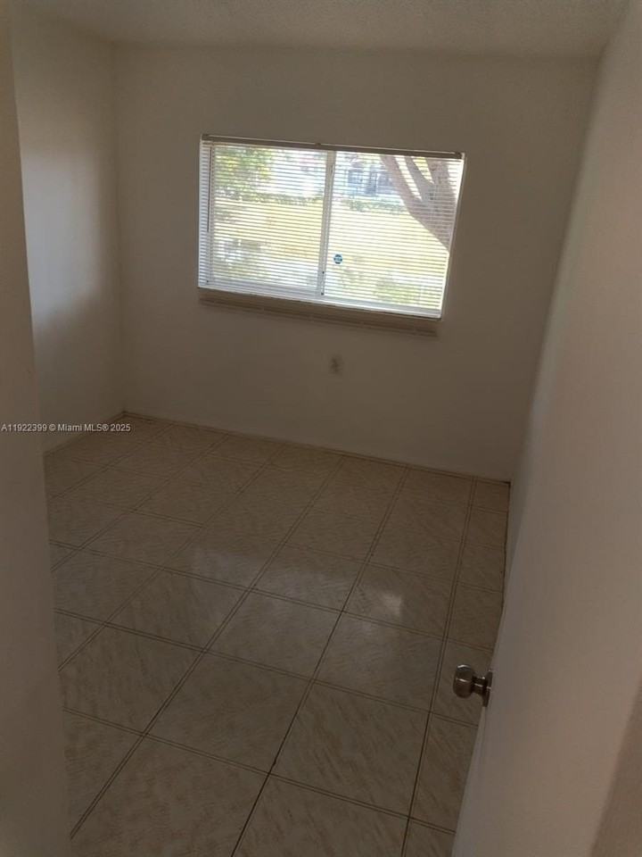 1200 Lake Victoria Dr #K - Photo 6 of 10