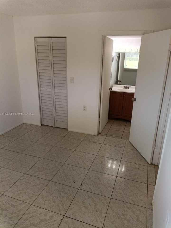 1200 Lake Victoria Dr #K - Photo 7 of 10