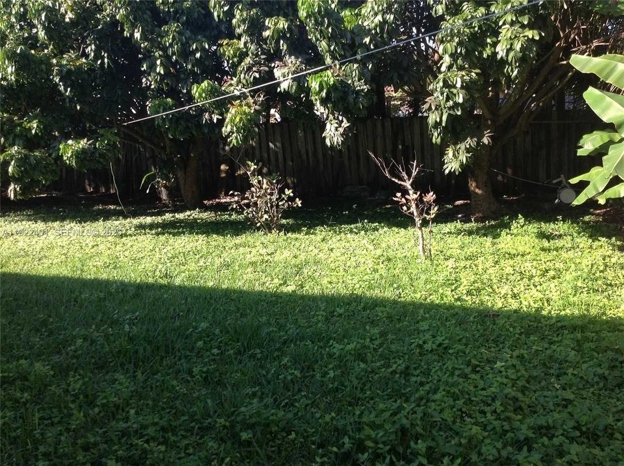 13255 Sw 253rd Ter #0 - Photo 3 of 3