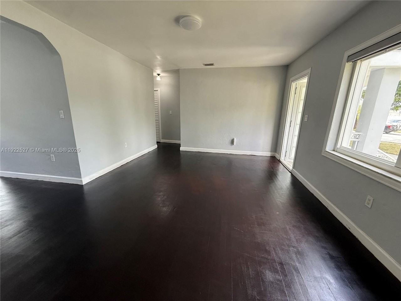 501 Sw 69th Ave - Photo 5 of 18