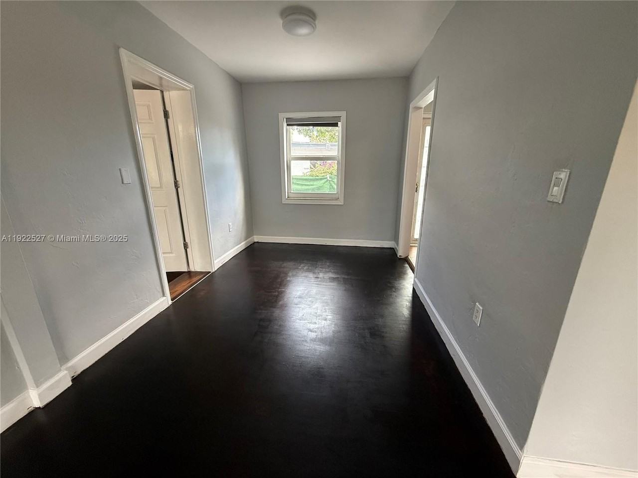 501 Sw 69th Ave - Photo 6 of 18