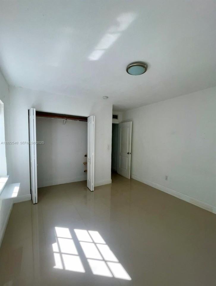 531 Ne 68th St #1 - Photo 7 of 11