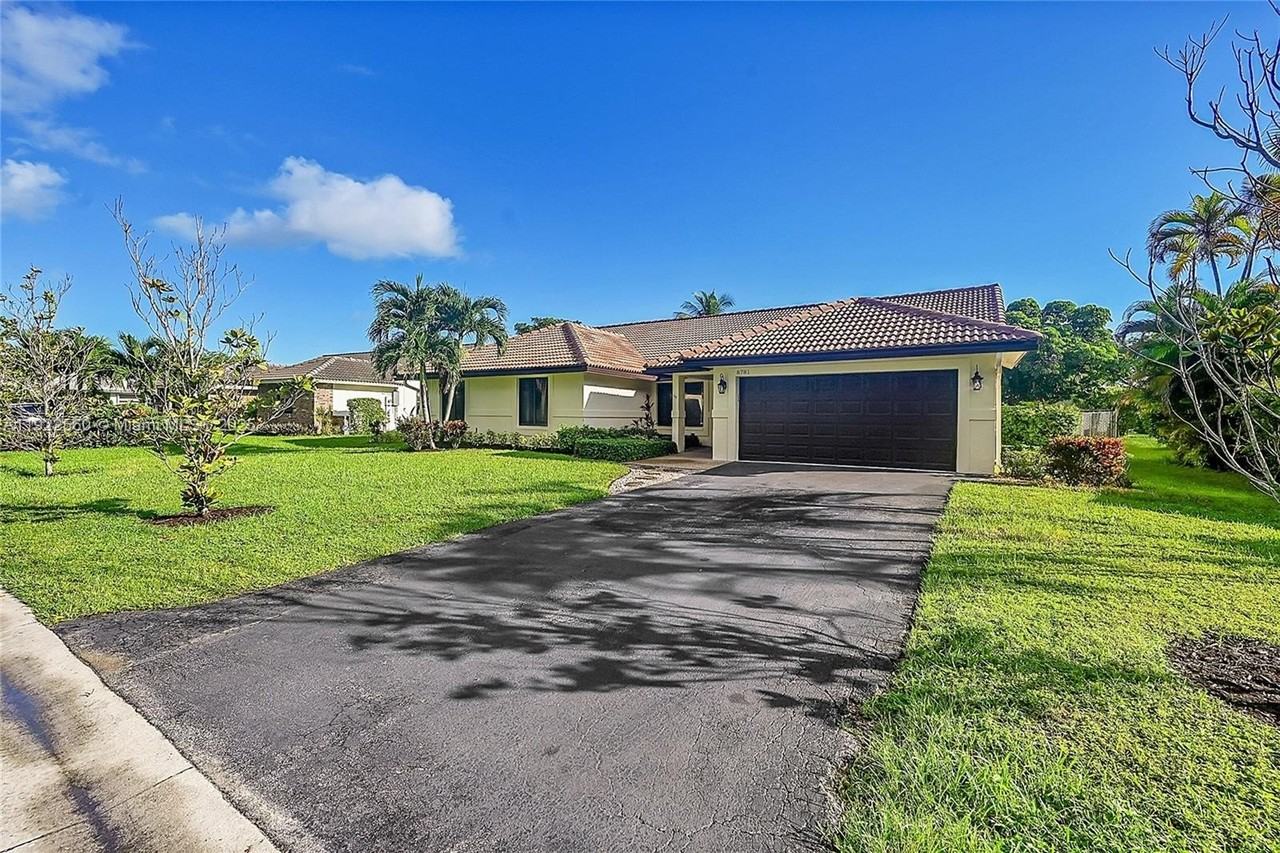 8781 Nw 49th Dr #8781 - Photo 3 of 48