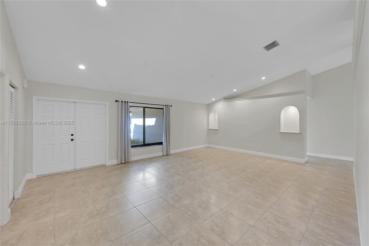 8781 Nw 49th Dr #8781 - Photo 6 of 48