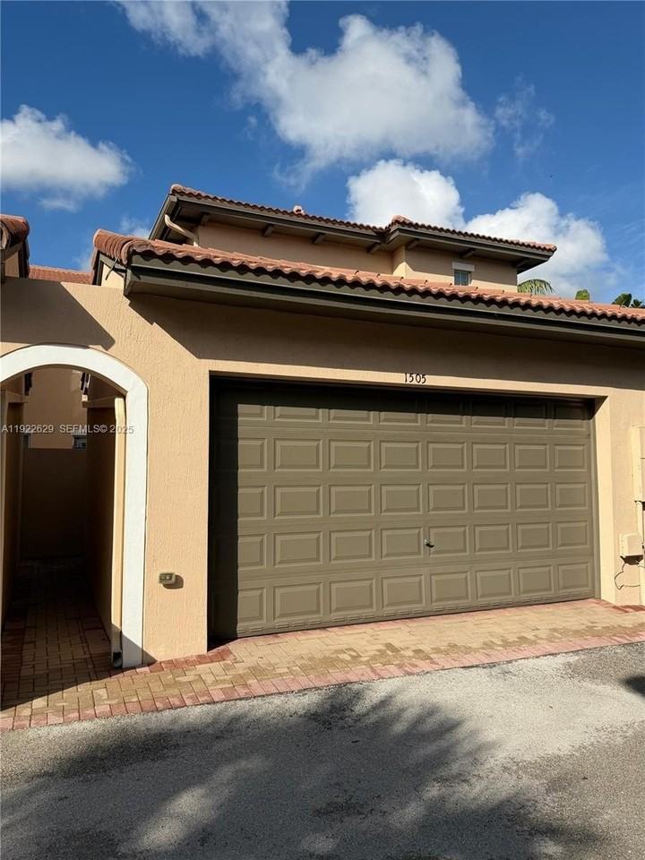 1505 Sw 147th Ave #1505 - Photo 2 of 36