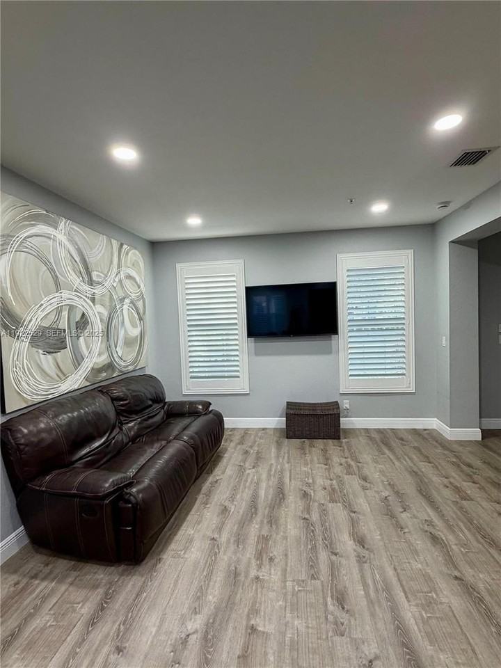 1505 Sw 147th Ave #1505 - Photo 4 of 36