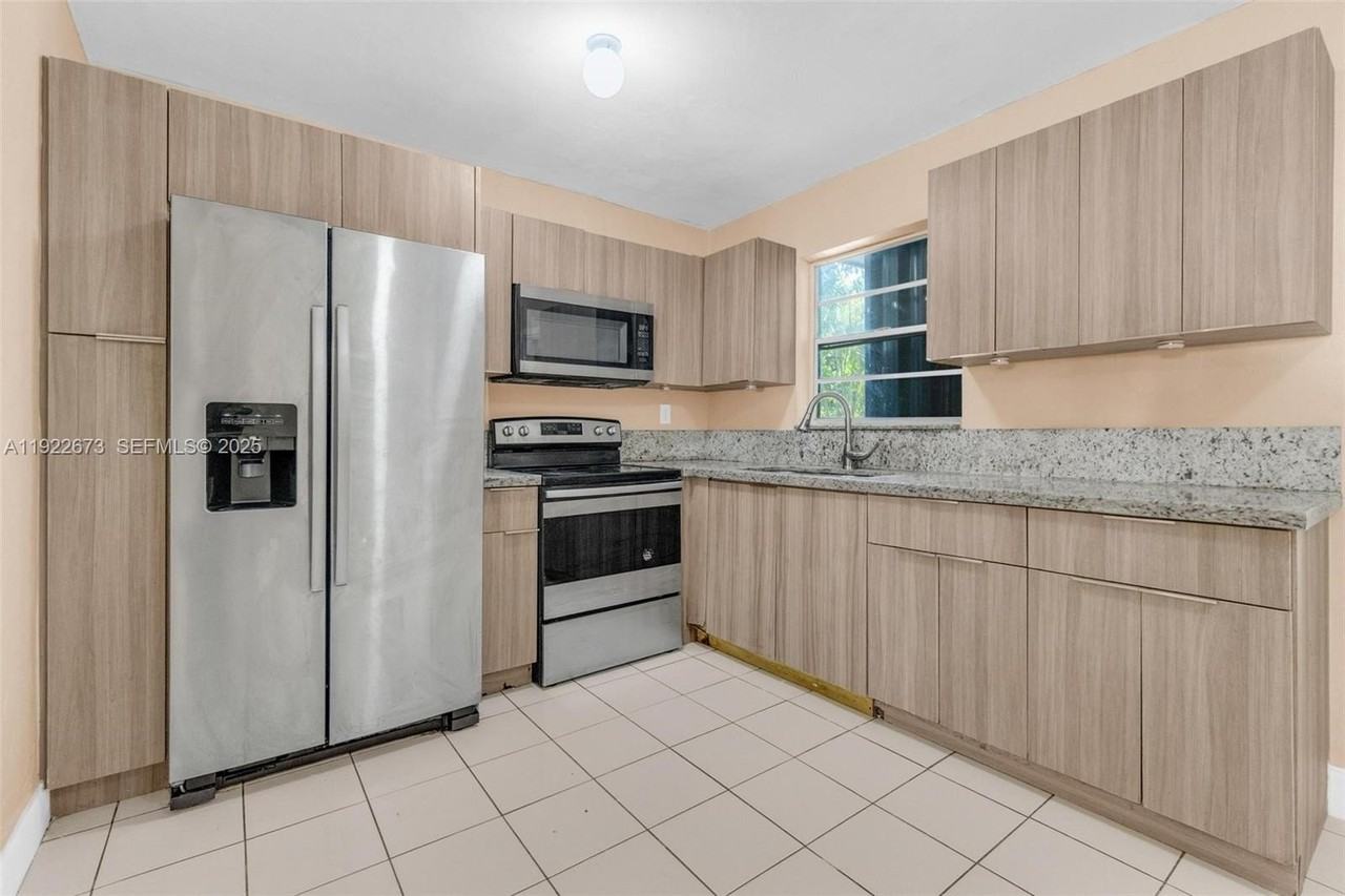 10220 Sw 178th St #10220 - Photo 4 of 25