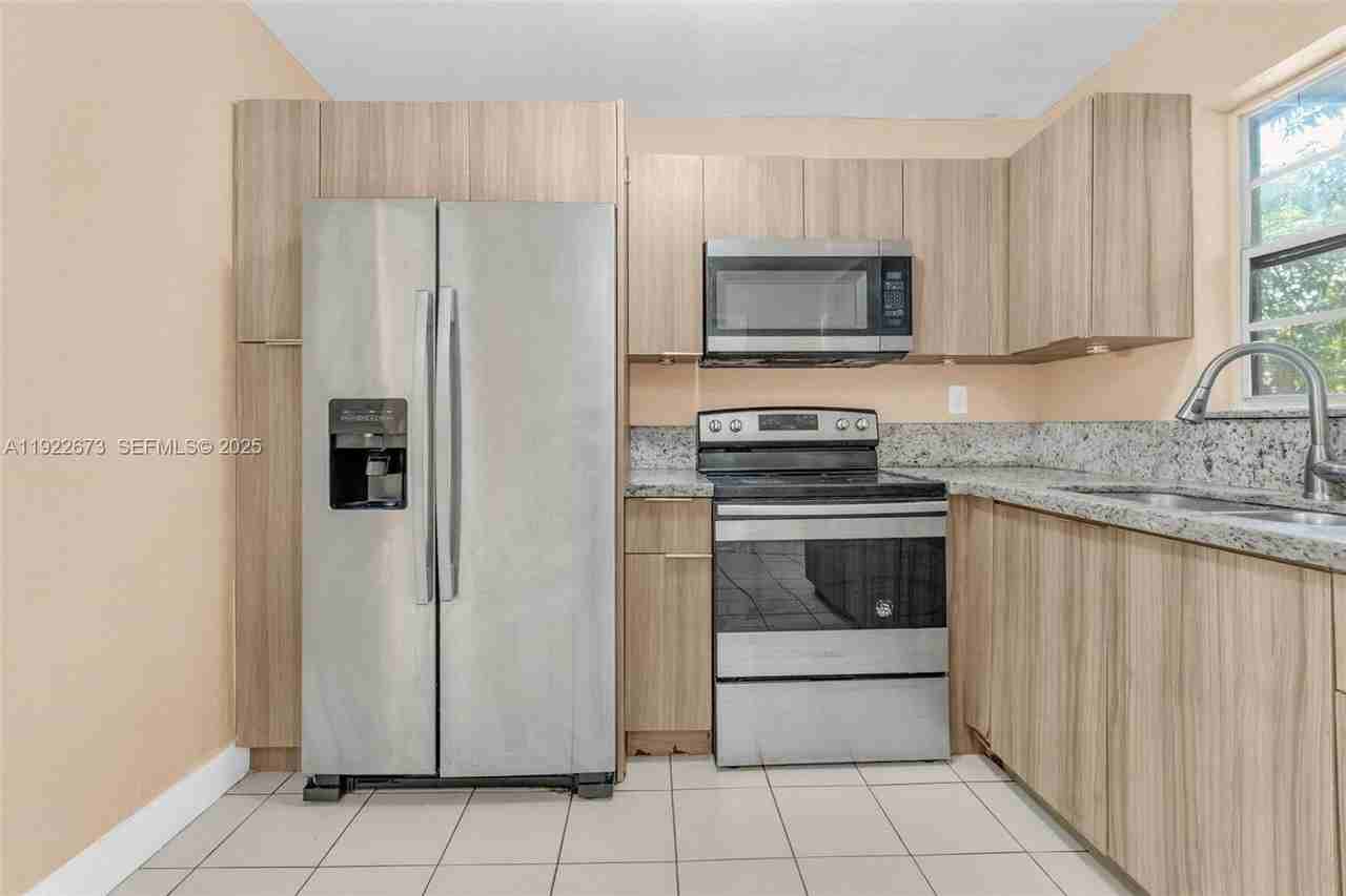 10220 Sw 178th St #10220 - Photo 5 of 25