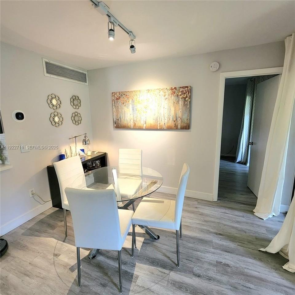 20240 Ne 3rd Ct #7 - Photo 2 of 8