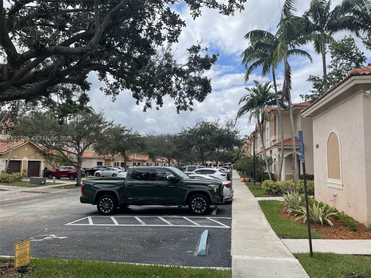 8831 S Isles Cir #8831 - Photo 4 of 22